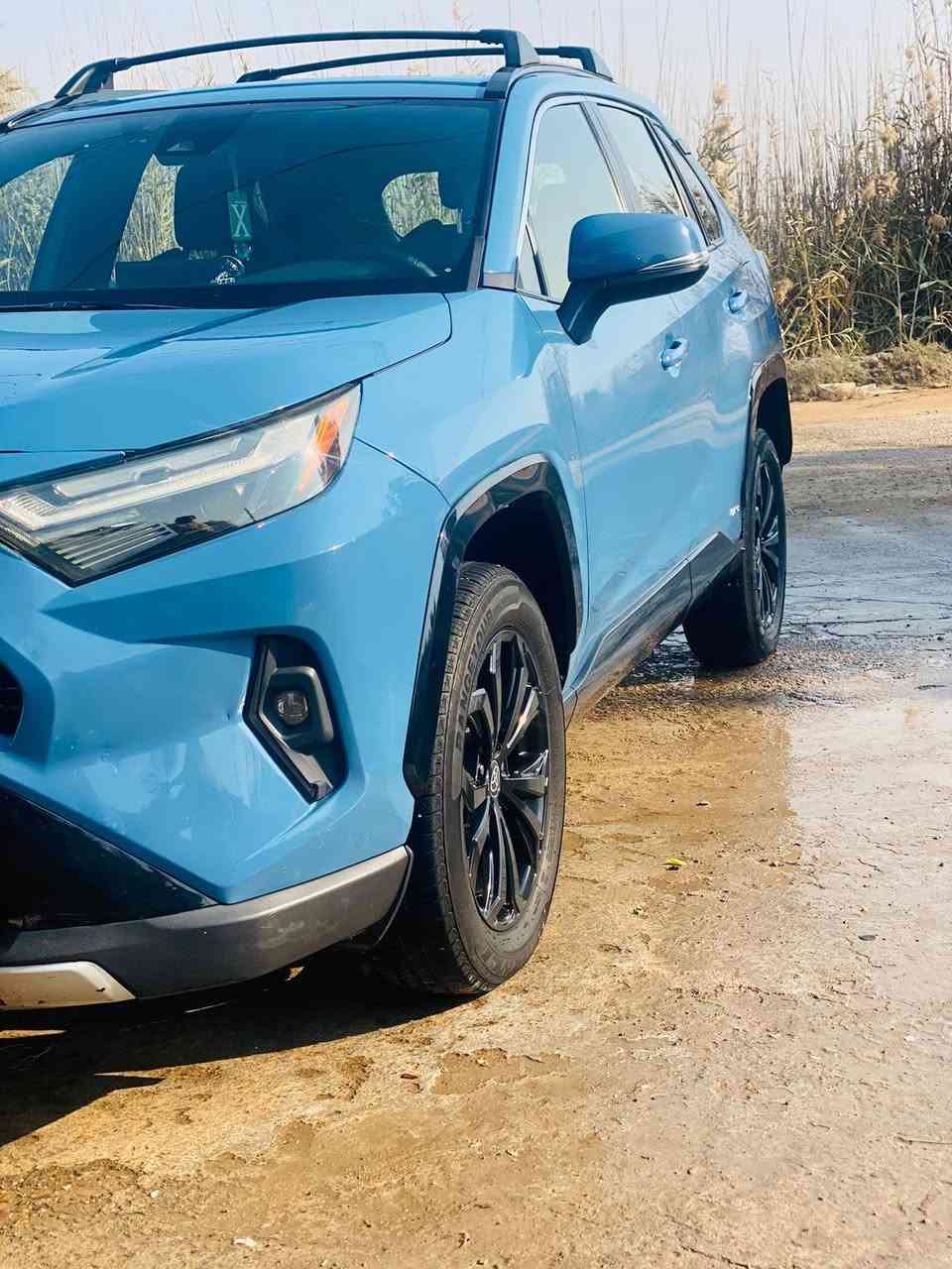 � للبيع | Toyota RAV4 2022  – فور ويل
🎨 اللون: بحري مميز
💰 السعر: 225 بيها مجال 
صور الحادث بالمنشور

🔥 مواصفات السيارة:
🔹 فور ويل (AWD)
🔹 محرك 4 سلندر هايبرد 2.5 لتر
🔹 أوتوماتيك

🔹 الداخلية:
✔️ كشن حار / 
✔️ تشغيل بصمة + زر START
✔️ شاشة كبيرة
✔️ Apple CarPlay / Android Auto
✔️ تحكم بالمقود
✔️ مكيف قوي

🔹 الخارجية:
✔️ جنوط رياضية
✔️ إنارة LED
✔️ مرايا كهربائية
✔️ لون بحري أنيق

🔹 الأمان:
✔️ كاميرا خلفية
✔️ حساسات
✔️ مثبت سرعة
✔️ مانع انزلاق
✔️ وسائد هوائية متعددة

📌 الحالة:
✅ حادث جداً بسيط
✅ شبر صبغ بجاملغ الامامي 
✅ بدون دواخل
✅ فحص كامل
✅ جاهزة للاستخدام 
مكاني بغداد الدورة 

📲 للتواصل: ***********
