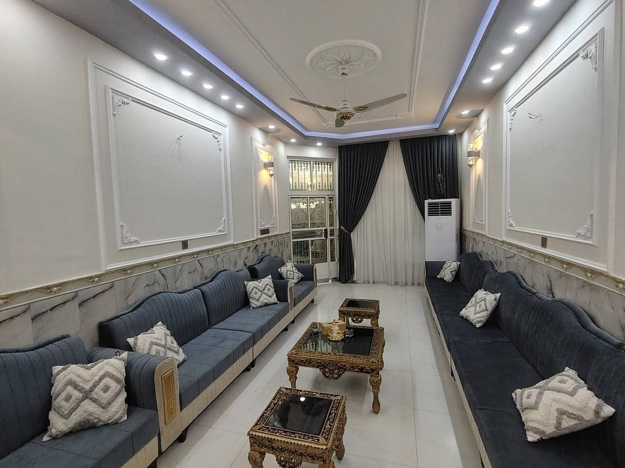 🌿دار للبيع طابو صرف
============
🌿الموقع//  حي الزهراء بالبداية قرب فلكه نجاح مقابيل شارع الأكاديمية
============
🌿المساحه//  ١٥٠ متر الواجهة ٧ونص والنزال ٢٠ 
============
🌿البناء//  كونكريت مسلح طابق واحد
بناء حديث
=============
🌿يحتوي الدار // غرفه وصاله واستقبال ومطبخ وصحيات داخلية وخارجيه ومناور وكراج
=============
المنطقه//  بيها خدمات كامله ماي ومجاري ومياه امطار ومقرنص و تبليط
=============
✅مطلوب عقاري ٥٧مليون
والتسديد ٣٠٧ بالشهر 
=============
☎️للاستفسار//
***********
***********
