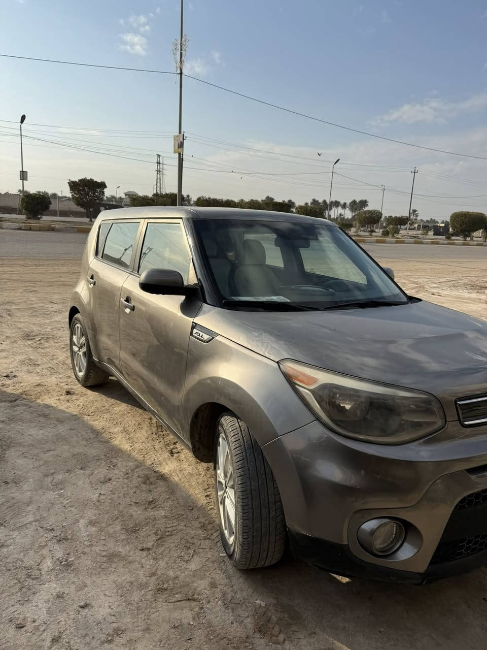 السلام عليكم 
كيا صول موديل 2018
ماشيه 90 مايل 
سيارة نظيفه وجاهزه من كلشي 
داخل لونين 
كير محرك كفاله/حداديه وصدر امامي وخلفي كله جديد
السياره بيه 3 قطع صبغ  اثر شخوط
شاصي لغد مكفوللل 
الشاصي واللغد  مكفولل
مكان السياره 📍كربلاء
تواصل 
***********
