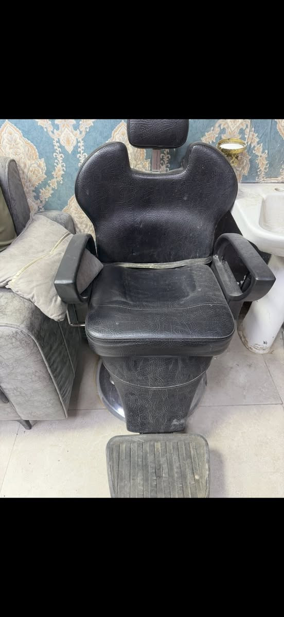 ديكور حلاقة 3 مرايات مع 3 ميوزة مجرات  للبيع مع كرسي ديكور نضيف رايدة ب450 وبي مجال
***********
