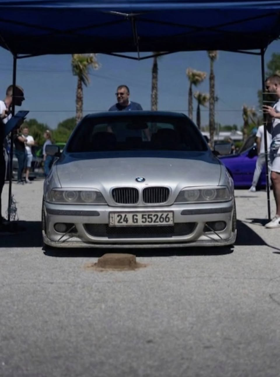 E39 525i 2002 
سيارة جاهزة من كلشي كير ومكينة وكهربائي بحالة فوك الممتازة والياخذها يتونس بيها.
بيها نواقص جدا بسيطة متأثر على شغلها 
نقصها الفان مال التبريد متوقف .
نظافة الغرفة من جلد وكشنات ودشبول 90%
مكانها الحلة 
88$ وبيها مجال بسيط والشراي يتدلل.
***********
الشراي كل الهلا بي ويدلل بعيوني والمو شراي بس يحب يسال رجائا السيارة معروضة للبيع مو للسوالف
وبخدمة الطيبين
