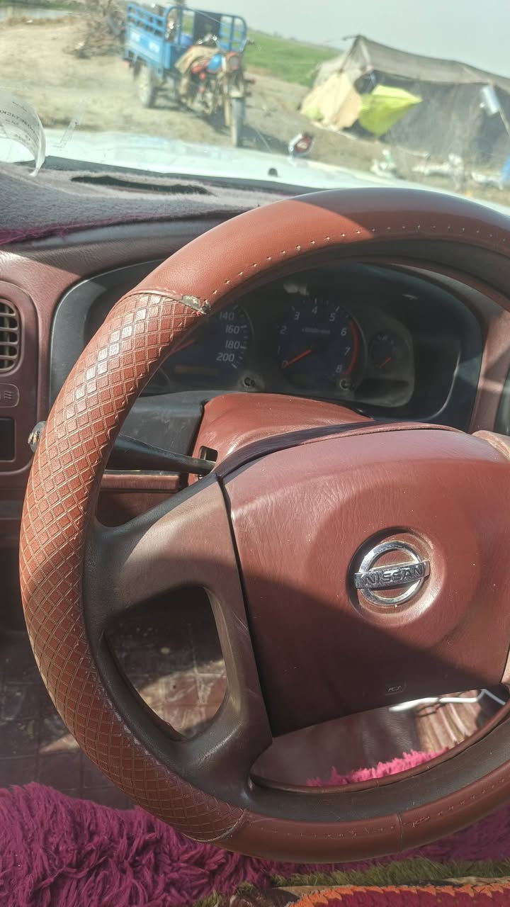 السلام عليكم نيسان 2012 سيارة مكفولة كفالة عامة من محرك الى حدادية الى تخم تايرات جدد سيارة خير من اللة الشراي يتصل وبي خير ويدلل ما متواجد على الفيس رقمي /*********** مكاني الديوانية قضاء الشنافية سيارة بسمي شوكت ماترد ادورلك وبخدمتكم
