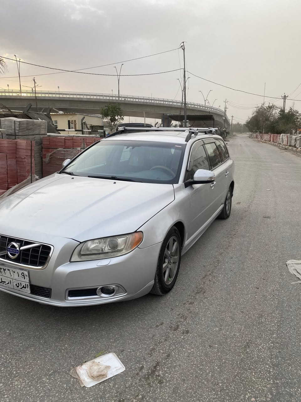 السلام عليكم
سيارة للبيع فولفو V70
 موديل 2011لون سلفر
محرك 5 سلندر تربو 2500 بلادي
المواصفات 
شاشه اندرويد + كامره خلفي 
تبريد تدفئه كله شغال 
سايد بريك كهربائي
تدفئه كشنات 
تبريد قطعتين
جام 4 اوتو
لايت عدسه زنون بلادي 
رقم اربيل 
مكان السياره نجف 
 السعر 88$  وبيه مجال للشراي
للتواصل والستفسار
***********
