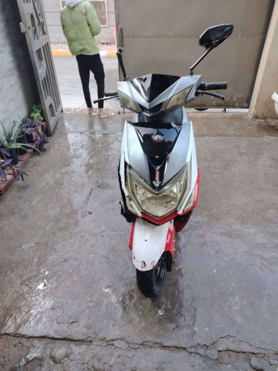 سلام عليكم عندي ماطور شحن للبيع بطارياته فول والله بس لبجم مكسور كله شغال لي يريدهن يجي خاص او هاذه رقمي *********** مكاني رمادي قيم بل يرضه الله وياخذه
