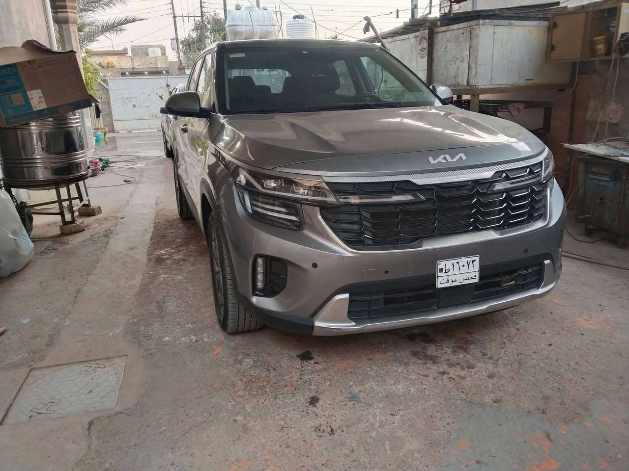 للبيع كيا سيليتوس موديل 2024
وارد امريكي رقم بغداد بأسمي تحويل ثاني يوم 

السياره ماشيه 36 الف  كم فقط .

السبير غير مستخدمه

ملاحظه . السياره تمتاز بمواصفات LX

المواصفات الاعتياديه 

• كامره دوار

• رادار امامي للتوقف الذاتي
• تثبيت مسار
• شاشه كبيره متصله مع الداشبول تدعم جميع البرامج
• حساسات محيطيه
• اوامر صوتيه
• مثبت سرعه
• ايرباكات محيطيه
• لايت ايل اي دي بالشباك
• لايت عدسه وزنون هايلوجين
• ويل كاب تيتانيوم
• بك لايت ال اي دي متصل
• حساس ضغط الاطار
• مانع انزلاق
• تبريد قطعتين 
• منافذ شحن خلفيه
• ثلاث وضعيات قياده وثلاث
• السيارة فور ويل دفع رباعي
• مانع انزلاق بالطرق الجليدية

• محرك سعة 2000 سيسي دوش اقتصادي

الشاشه والعدادات  تكون متصله بشكل ديناميكي انيق جدا بالاضافه الى شاشه داشبول ليزىيه  شبيه الى حد ما بشاشه التوسان

 منظومه الصوت والراديو بشكل منفرد

 سستم صوت نقي

 منظومه زينون بلاديه

السيارة بيها بنيد مبدل وربع من الجاملغ صبغ 

• السعر 16000$ وبيها مجال 

• للاتصال ***********

*********** 

السيارة بأسمي ترقيم جديد وذكرت اكثر المواصفات 

العنوان بغداد تقاطع النهروان
