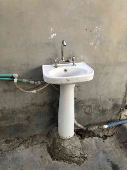 السلام عليكم عندي قراض مستخدمه سقفيه حديد وثلث توانكي ومقسله وكيزر وحديد فوك الباب الحوش وباب حوش وبوب بلاستك البيع وبيع مستعجل المكان الحي العسكري رقم الهاتف والخاص مفتوح *********** ابيع شلع 500 وبيهن مجال الشراي
