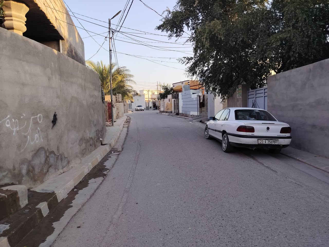 بسم الله الرحمن الرحيم
السلام عليكم ورحمة الله وبركاته
يعلن مكتب علي الصميدعي للاستثمار العقاري
عن توفر دار للبيع #عرصة المساحة ٢٥٠ متر مربع الموقع حي المهافيف قرب مشروع ماء حي المهافيف وموقف التكسيات بناء نظيف جداً طابق واحد يحتوي على اسقبال ٦* ٤ ومطبخ ٤* ٤ ومجمع مع غرفتين نوم مساحة كل غرفة ٥ *٤ مع صحيات داخلية وخارجية وكراج سيارة كبير ٠ علما المنطقة تحتوي على كافة الخدمات ماء اسالة كهرباء تبليط اناره مجاري ٠٠٠ للاستفسار عن السعر وباقي التفاصيل الاتصال على الارقام التالية او مراسلة الصفحة :
📞 *********** متوفر واتس اب
📞 *********** متوفر واتس اب
او زيارة مكتب علي الصميدعي للعقار الكائن في ديالى ٠ جلولاء ٠ حي الشهداء ٠ مقابل اتحاد شباب جلولاء ٠ ودائرة التقاعد ٠
