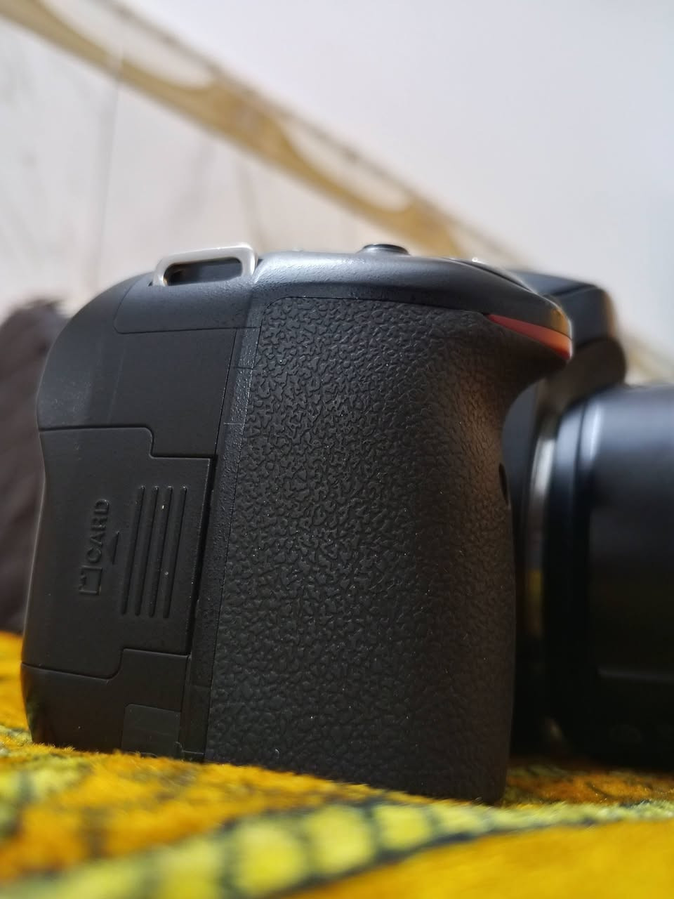 ‏*🔥 للبيع كاميرا نيكون D5100 - فرصة ذهب 🔥*
‏
‏كاميرا احترافية نظيفة كلش تنفع للزيارات والتصوير الشخصي واليوتيوب
‏
‏*المواصفات:*
‏✅ الموديل: Nikon D5100  
‏✅ الشاشة: متحركة 100% شغالة بدون مشاكل  
‏✅ الدقة: 24 ميگا بكسل - صورة حادة وواضحة  
‏✅ الفيديو: Full HD 1080p  
‏✅ الحالة: نظافة 95%، ماكو خدوش أو قشر  
‏✅ الشتر: [ 35 ألف]  
‏
‏                         📷الملحقات
‏
‏                          بطارية أصلية
‏
‏                           شاحن أصلي
‏  
‏                     عدسة 18-55mm  
  
‏
‏المكان: بغداد - مدينة الصدر
‏☎️التواصل خاص أو واتساب: [***********]
‏
‏ملاحظة:* الكاميرا مفحوصة وجاهزة للشغل من اليوم. الي يجي يفحص براحته قبل ما يدفع.  
‏
‏#بيع_كاميرات #نيكون #مدينة_الصدر #بغداد*
‏

