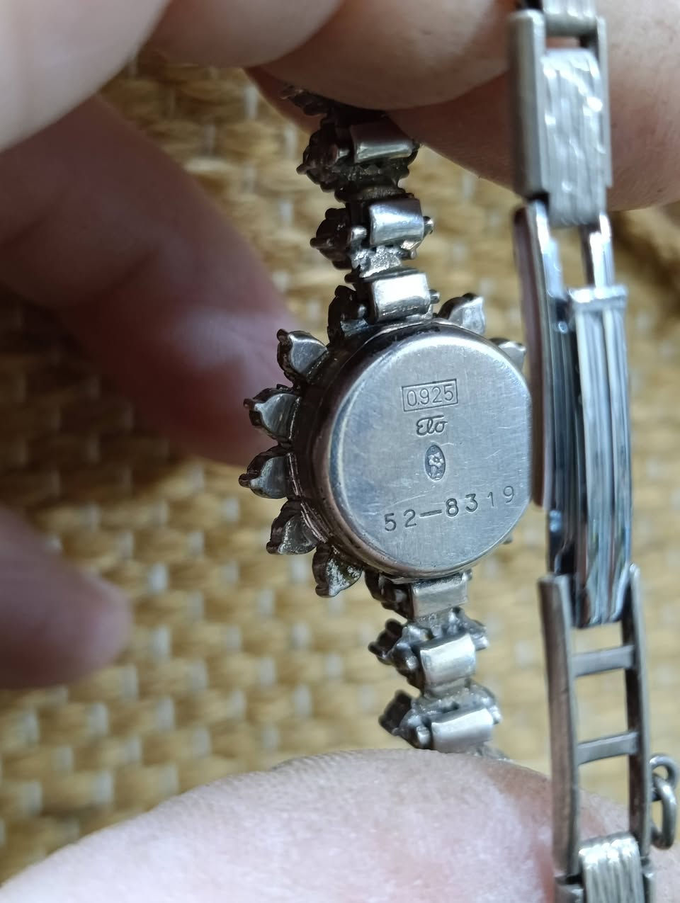 ساعه سويسريه تكويك فضه 925 وزن 28 غرام ونص


**إذا كنت صاحب هذا الإعلان وتريد حذفه لأي سبب، رجاءا أرسل رسالة إلى الدعم الفني**