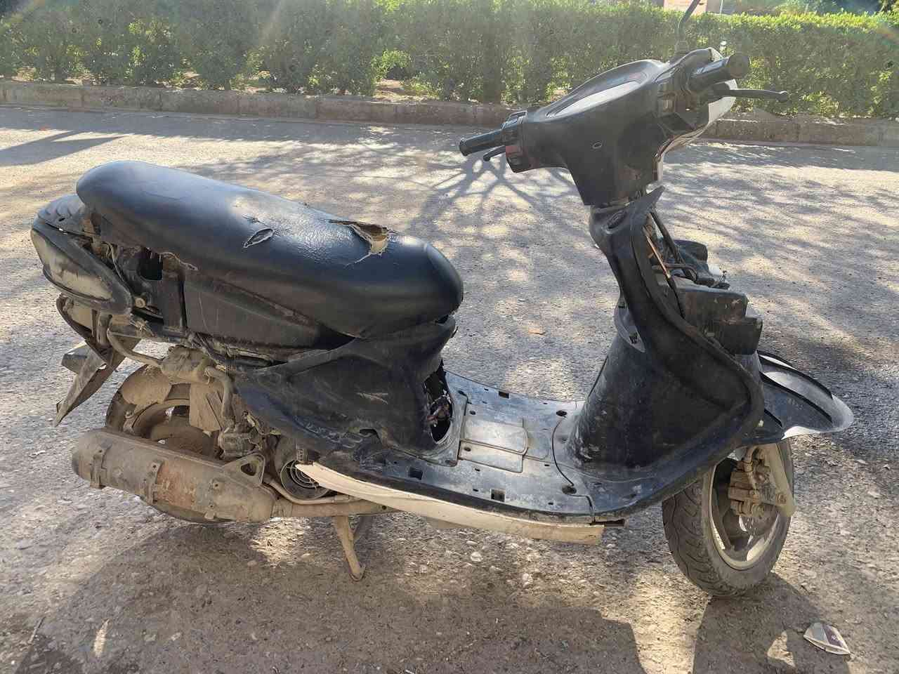 السلام عليكم 
دراجة دولفين للبيع ، الدراجه بيها نقص كفرات وشوته 
السويج مالتها ضايع يرهم عليه سويج غير دراجه 
السلف شغال مالتها ، السعر 60  الف للتواصل : ***********
