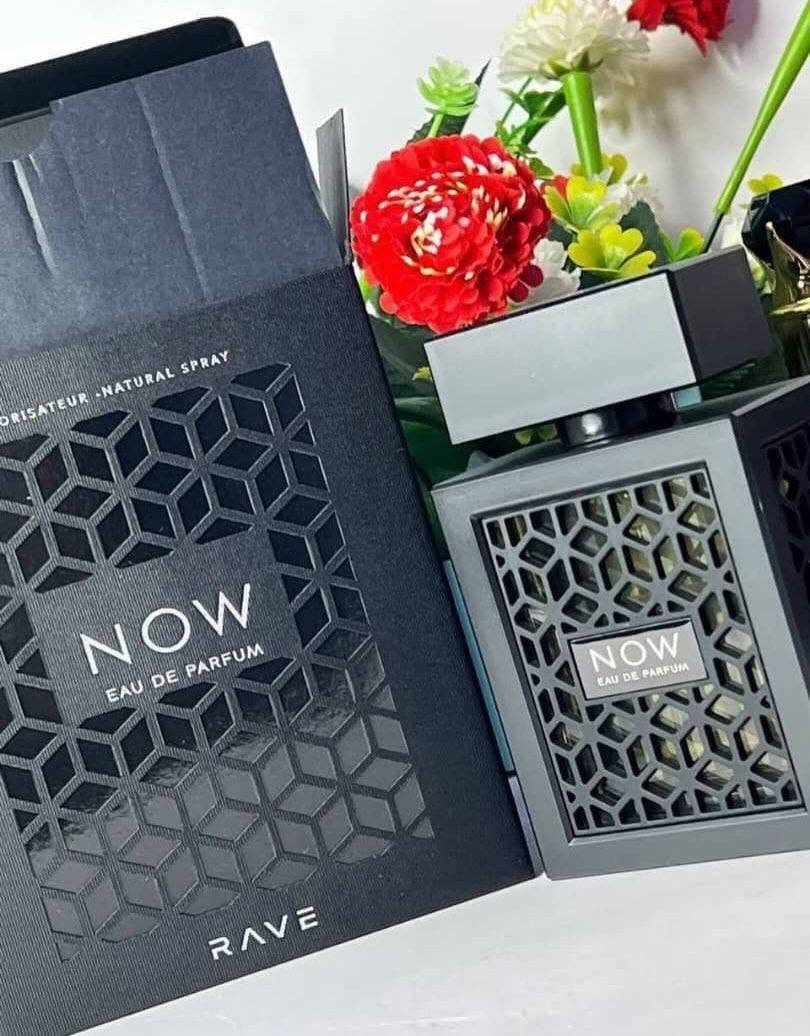✨عطر ريف ناو – Rave Now للرجال | Lattafa (2022) عطر يجسد الجرأة والثقة في زجاجة واحدة. ريف ناو من دار لطافة الإماراتية هو اختيار الرجل الذي يعرف ما يريد، ويبحث عن رائحة قوية، عصرية، ولافتة تدوم طويلًا. ينتمي العطر إلى عائلة الخشبي الأروماتك، حيث يجمع بين الانتعاش الحيوي والدفء الرجولي في توليفة متوازنة ومؤثرة.

✅يفتتح العطر بنفحات فاكهية منعشة من الأناناس والبرغموت والتفاح والكشمش الأسود، تمنح إحساسًا فوريًا بالطاقة والحيوية. ومع تطوره، يظهر قلب عطري غني بالأخشاب والزهور، حيث تمتزج أخشاب البتولا مع الباتشولي والياسمين المغربي والورد، لتضيف عمقًا وأناقة تعكس شخصية قوية وواثقة.
✅أما القاعدة، فهي دافئة وجذابة بامتياز، ترتكز على المسك والفانيليا مع لمسة فاخرة من طحلب البلوط والعنبر، ما يمنح العطر ثباتًا عاليًا وفوحانًا ملحوظًا يدوم لساعات طويلة.

🖤يُعرف Rave Now بكونه بديلاً مميزًا لعطر Black XS الشهير، ما يجعله خيارًا ذكيًا لمن يبحث عن أداء قوي ورائحة جذابة.
#الاصلي المنشأ الاماراتي 🇦🇪💯
السعر 15 الاف
🚘يوجد خدمة توصيل لجميع محافظات العراق ٤ الاف 🚘


**إذا كنت صاحب هذا الإعلان وتريد حذفه لأي سبب، رجاءا أرسل رسالة إلى الدعم الفني**