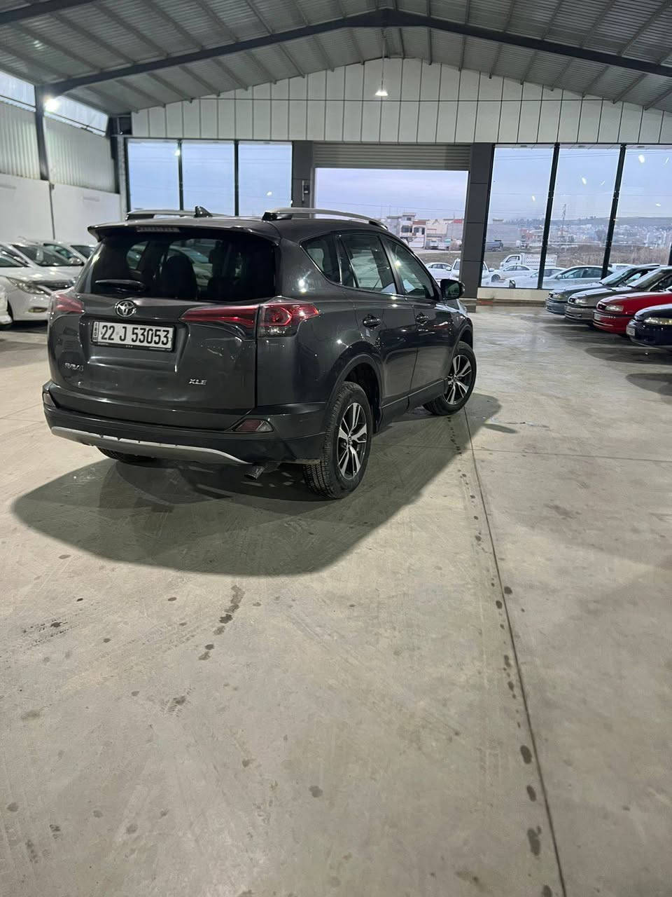 رافور موديل ٢٠١٨ موصفات XLE بها أربعه قطع كلير أمريكا بدون ضربة ارباكات شريكة ماشيه ٨٧ الف مايل سنويه جديد هزه جديد سياره  نضيفه كلش حلو رقم شانصي مرفق مع نشر سعر ١٦٣ ورقه مجال مكان سيارة قضاء بردةرش موبايل ***********
