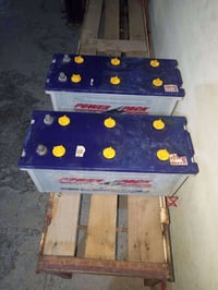 يوجد بطاريات للبيع اتصال على رقم 07837204242