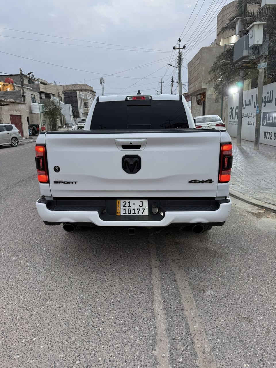 السلام عليكم 
للبيع دوج رام مديل 2022 
سبورت فول مواصفات عدا بنوراما 
مواصفات السبورت معروفه 
السيارة بيها سنوية تضليل 80‎%‎ 
رقم سليمانية سنوية ل2028 
سيارة وارد امريكي حادثه مدكر خلفي  وباب بدي مبدل بلادي بدون ايرباك بجم كبس 
السيارة ماشية 57 الف كيلو
السعر 385 يعني 3 دفاتر و 85 ورقة

للأستفسار ***********
مكان السيارة البصرة
