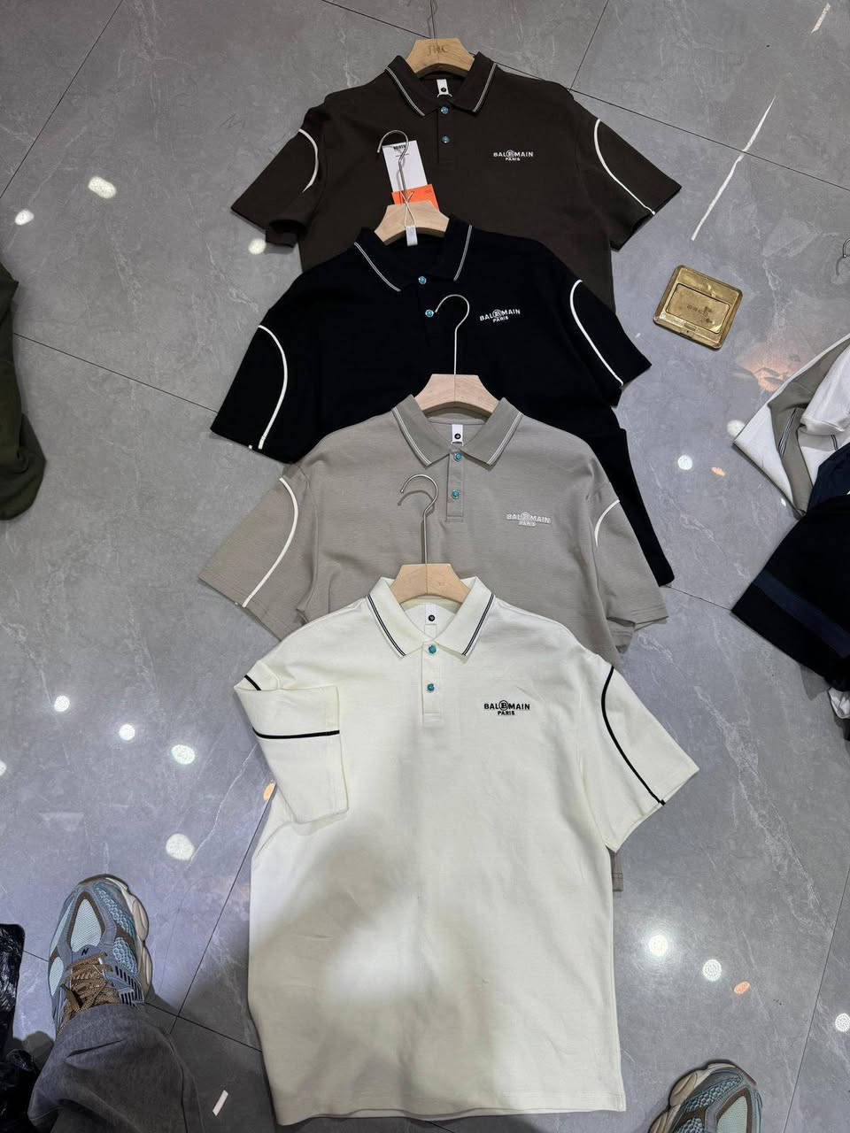 قسم بسيط من البضاعة الي فاتحينها الكم بالمحل 🔥🔥

خامه كلش مريحه و القالب مالته فت على الجسم 
موجود قياسات كاملة 

شرفونا للمحل 🫡 موجودين من ٨ الصبح لل٨بليل

📌📌 العنوان ديوانية شارع الدغارة قرب حلويات المصطفى ازياء مودرن للملابس الرجالية ***********
