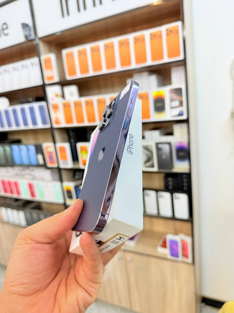 ✅  متوفر بيع بلنقد ولاقساط ✅
ايفون 14 برو ماكس ماستر ذاكره 256 بطاريه 92 نضافه 100‎%‎ زلغ مابي هو والجديد سوه نموذج M لونه المميز كامل ملحقاته وتر بروف وبلحاسبه كله نورمال وتر بروف يعني كلشي ممبدل بي وبي وتأخذه ضمان وصل 5 ايام اي مشكله او عطل يستبدل فورا ومتوفر اقساط على مصرف الرافدين 
السعر 900 الف قفله🖤🖤
العنوان بغداد البياع شارع 20 مقابيل علي العناب او الشيف السوري مركز الهاتف لاصلي 
📞📞***********
📞📞***********
