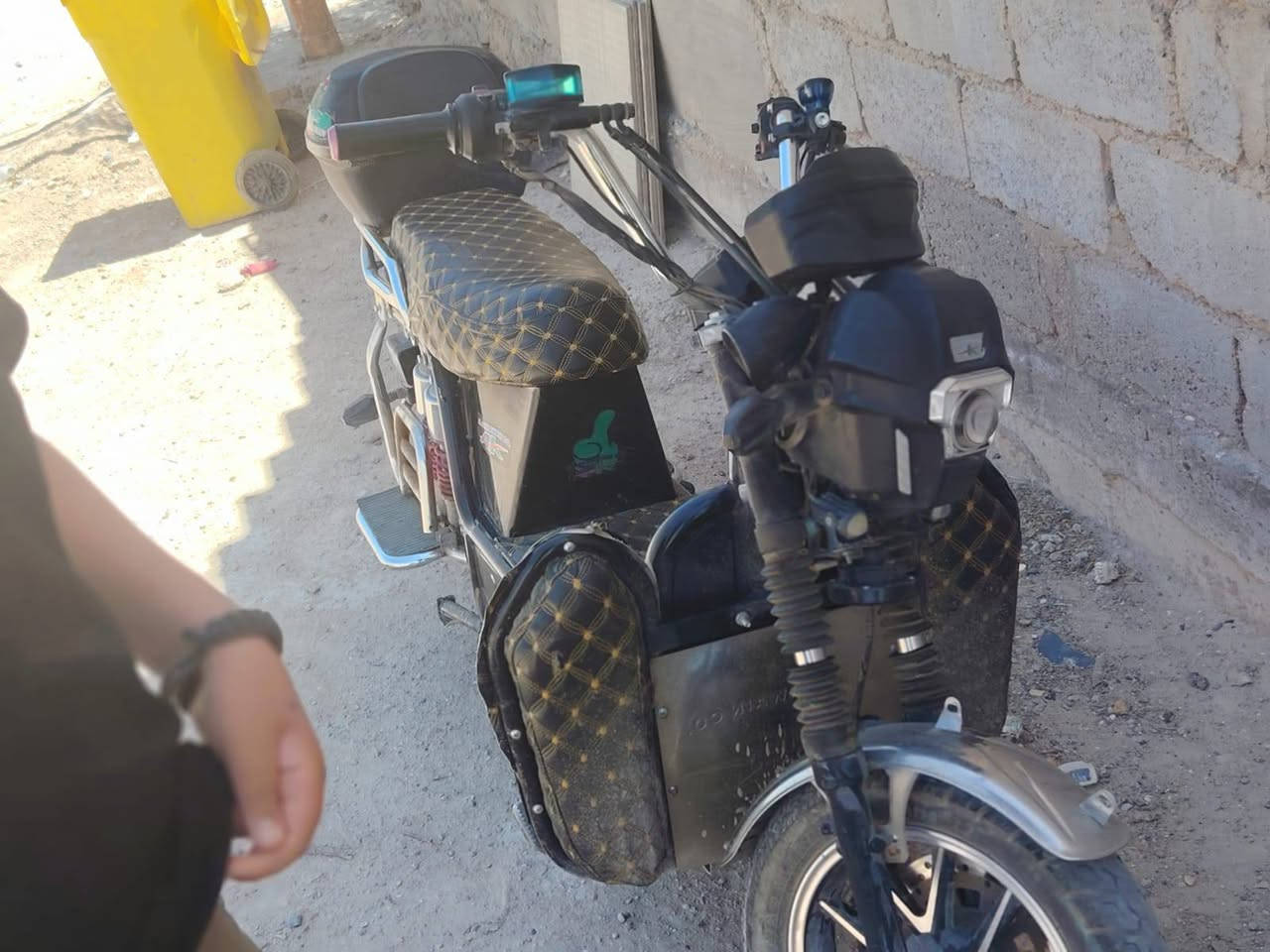 ماطور جبلي بطارياته فول مايعوزي شي بس يدة مال بريك السعر 360 فلوجه حي المختار ***********
