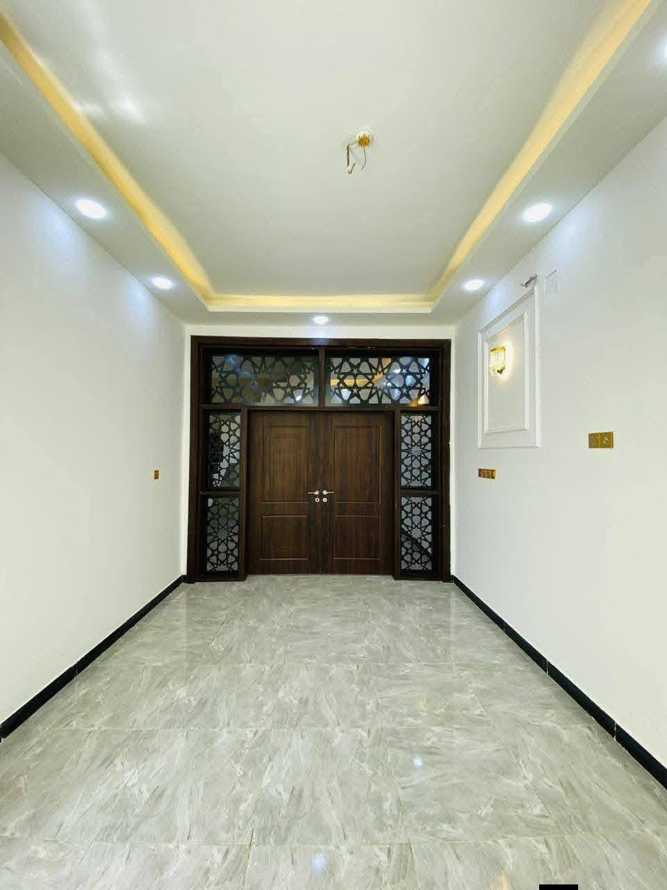 🏡دار للبيع
المساحة: 100 متر مربع
✅ #طابو_زراعي_سند_25_أقرار_محكمه
السعر: 39 مليون  (مع المجال)
الموقع: النجف شارع الصب عمود 282 

مواصفات البناء:
غرفة نوم وصاله ومطبخ واستقبال حمامات داخليه وخارجيه وكراج 
بناء مرتب (أساس + سقف كونكريت + طابوك)
أرضية بورسلين أبو الـ 60

الخدمات:#بعد_عن_سوق_100م
ماء كهرباء مدارس سوق تبليط مولد

للاستفسار والاتصال
*********** او واتساب
