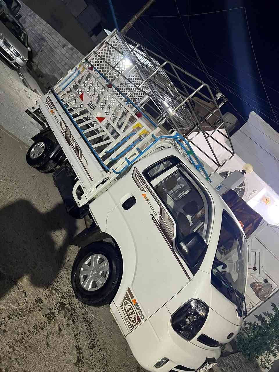 كيا حمل ٢٧٠٠ ٢٠٢٠ رقم إنكليزي باسمي 
مكفولة كفاله عامه 
بدون صبغ بدون ضربه سياره جديده بمعنى الكلمه محجر عالي ٢٥٠ جادر جلد دبل تانكي كاز سياره جاهزه عل حبه برغي ممفتوح منه عل شركه
تشغل وتطلع وين متريد 
مكاني كركوك 
***********
سعر ١٣٨ وبيها مجال بسيط
