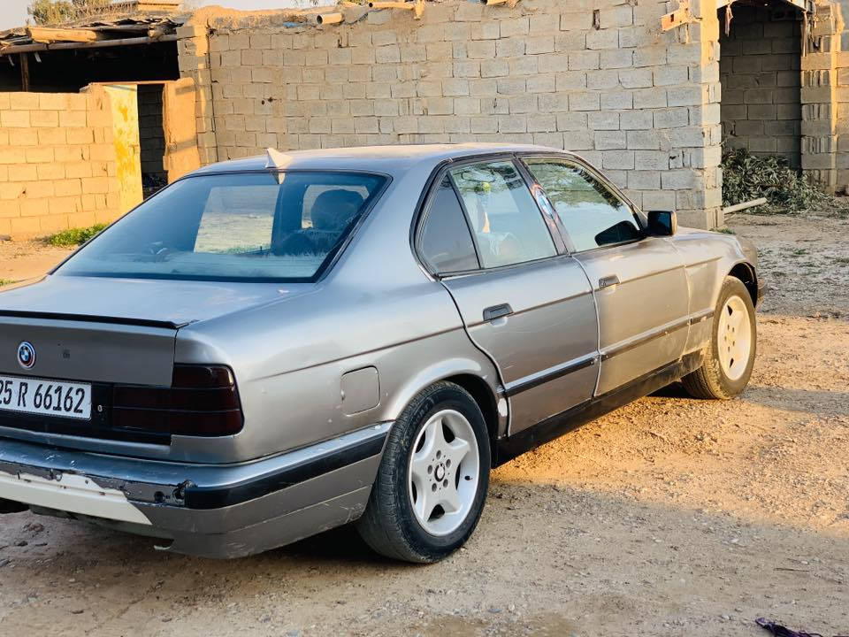 بي ام حجم٥٢٥رقم رقم كركوك دولي موديل٨٩محرك فل كير عادي كلها شرط  صبغ جماليه المكان الحويجه ***********مراوس هم يرهم السعر٣٣وبيها مجال
