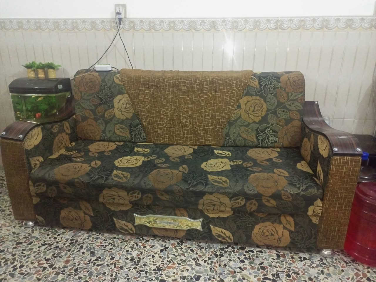 السلام عليكم
نص تخم للبيع 
***********
