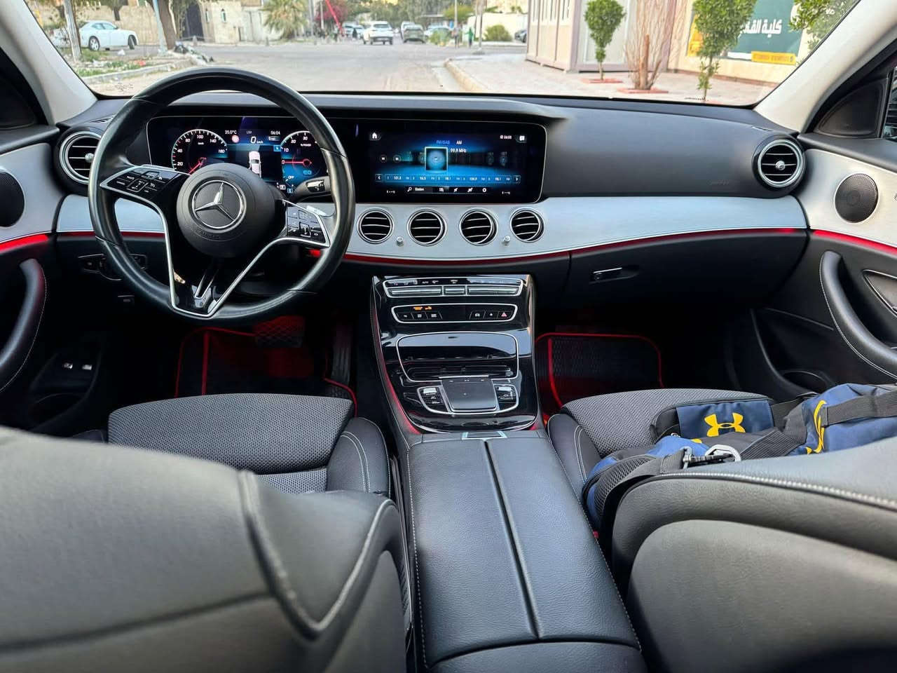 السلام عليكم … أخوان 
مارسيدس E300 ( يلكترك ) بانزين وشحن كهرباء 
موديل 2022 رقم اربيل الدولي الجديد 
عداد المسافه 95 الف كيلو متر 
السياره فول مواصفات 
وارد الماني ضمان دولي بصمتين 
السياره كفاله عامه من الطخه والضربه والصبغ والبارد عدا الدعاميه الخلفيه صبغ اثر شخوط 
السعر 36500$ وبيه مجال 
للاتصال *********** 
عنوان السياره بغداد زيونه 
بيع فقط 
السياره باسمي تحويل مباشر او وكاله حاظر
