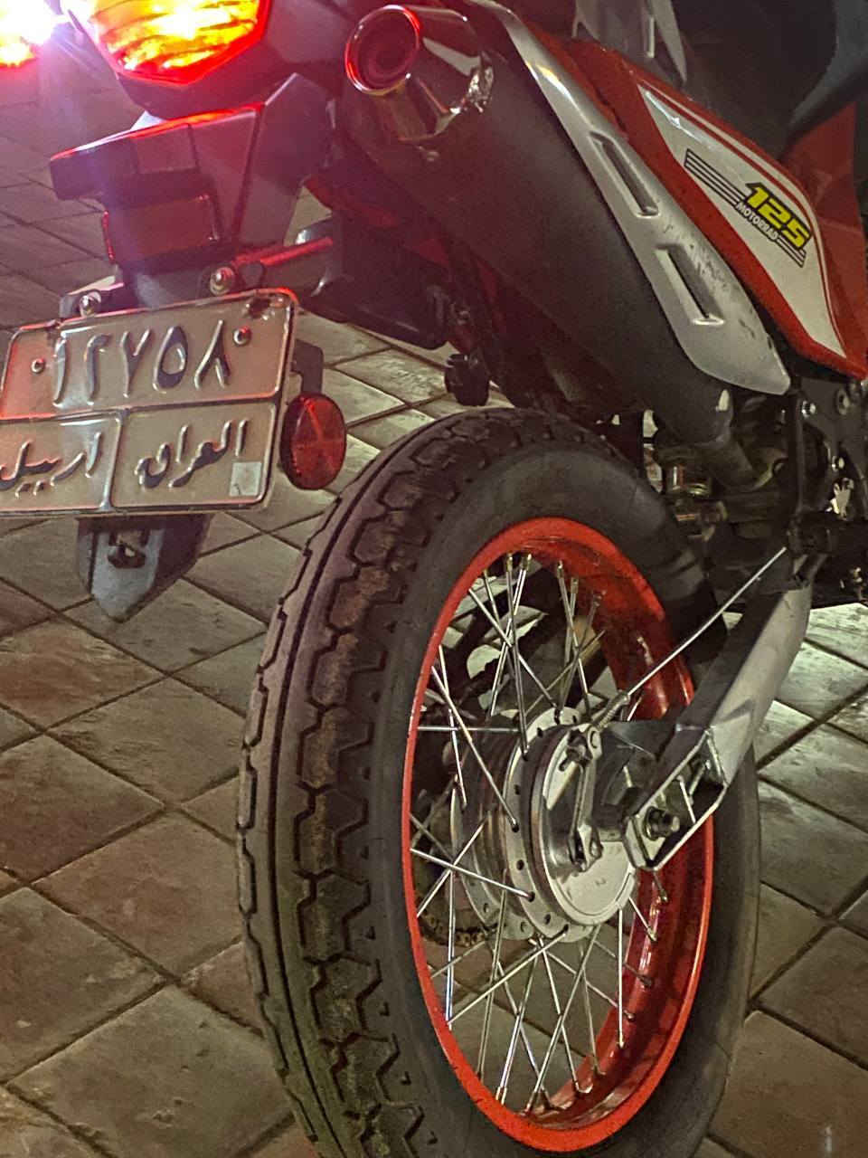 قفاز لونسين جديد ما صارلي فتره من منزلها نظيفه ما بيها اي نقص شوفه عينك وحته تايرات ياباني بدلت الها
مكان بغداد 
***********
