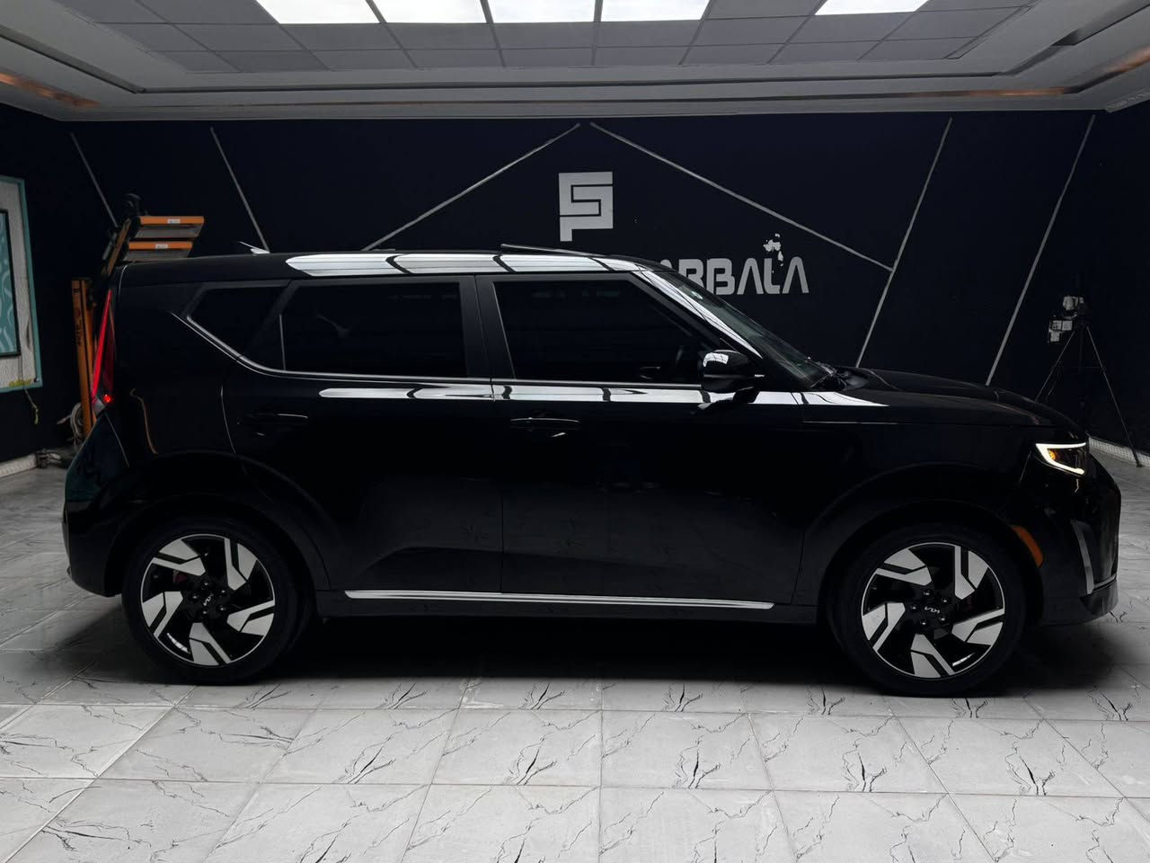 للبيع كيا صول 2025 GT Line 🔥
✨ سيارة مميزة بحالة ممتازة جداً – استخدام نظيف

📍 الموقع: كربلاء المقدسة
💰 السعر: 172 ورقة (قابل للتفاوض)
📄 الأوراق: باسمي مباشر
🔖 الرقم: فحص مؤقت – حرة تترقم جميع المحافظات

‼️ ( تفاصيل الحادث فقط بارد خفيف في الجاملغ الأمامي السيارة بدون صبغ السيارة ) 

🔵 ماشية 17 الف كيلو 
🔵 صور الحادث مع المنشور 

⚙️ المواصفات – فئة GT Line اعلى فئه :
⚙️ فول مواصفات 1/1
⚙️ كشن كهرباء 
⚙️ انارة محيطيه
⚙️ تشغيل عن بعد 
⚙️ محرك 2.0 لتر – 4 سلندر
⚙️ دفع أمامي
⚙️ جنوط رياضية 18 إنج
⚙️ إضاءة أمامية LED
⚙️ فتحة سقف 
⚙️ تشغيل بصمة + دخول ذكي
⚙️ شاشة كبيرة تدعم Apple CarPlay & Android Auto
⚙️ كاميرا خلفية
⚙️ حساسات خلفية
⚙️ مثبت سرعة
⚙️ تحكم بالمقود
⚙️ نظام مانع انزلاق ABS
⚙️ تكييف ممتاز
⚙️ مقاعد مريحة بتصميم رياضي
والكثير من مواصفات Gt line 

☎️ للاستفسار أكثر عن السيارة الاتصال على الرقم ***********
