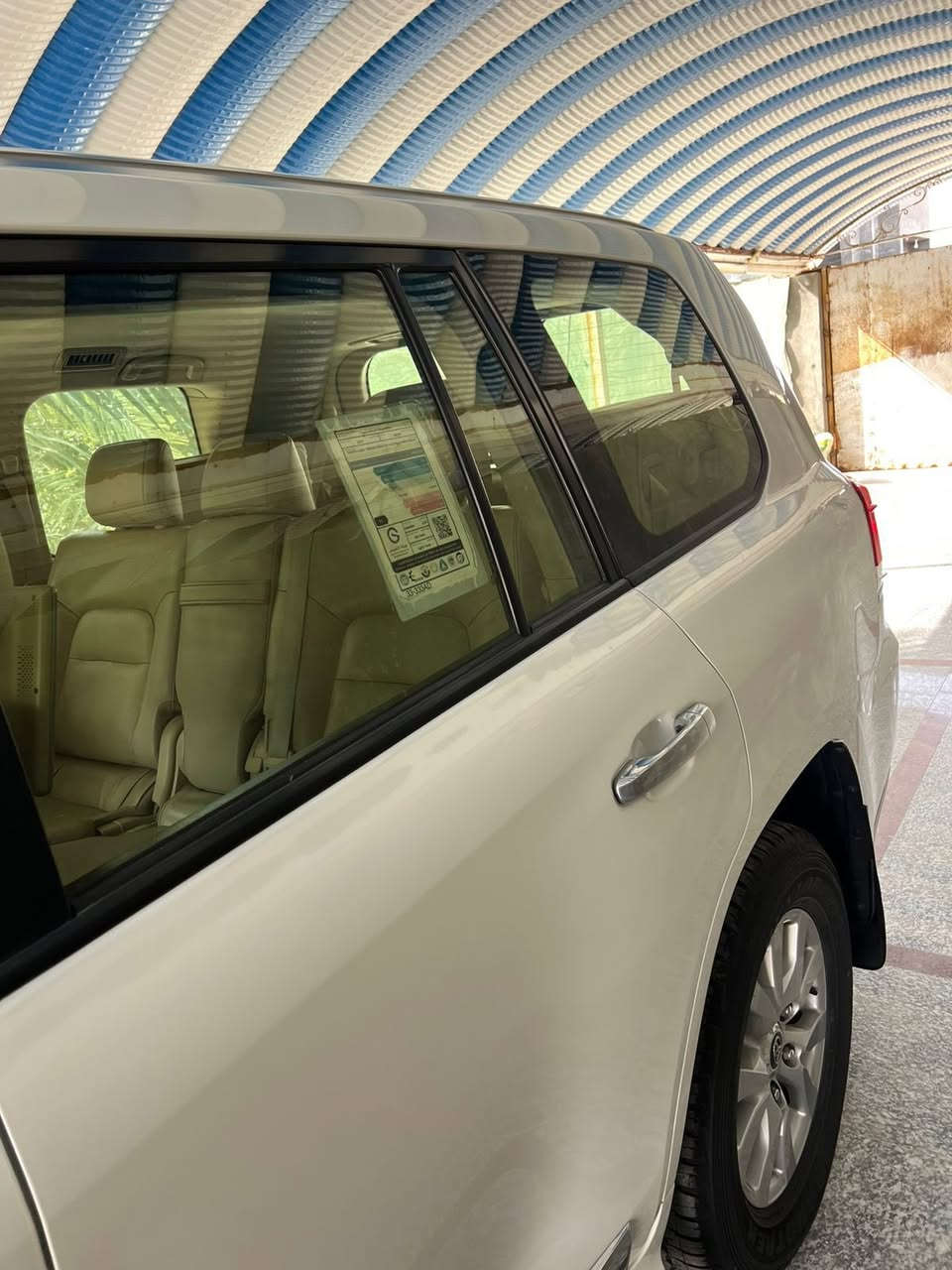 سلام عليكم للبيع لاندكروز 2017 تكمه وسنويه رقم بغداد مشروع وطني تحويل مباشر سنويه جديده 8 سلندر  4600 كفاله عامه صبغ وضربه وتبديل وفتح جديده كلش مال جناي ماشيه 150 الف حقيقي فول مواصفات  فطيم اصليه كامرات جانبيه وكامره اماميه كشنات الاماميه كهربائي كشن السايق 3 وضعيات يعني فول 1/1 وباقي المواصفات معروفه تايرات 4 دنلوب الاصلي حداده تبريد تدفئه بوضع الوكاله محرك وكير بوضع الوكاله عنوان السياره البصره السعر 470) وبيها مجال لشراي للاستفسار ***********
