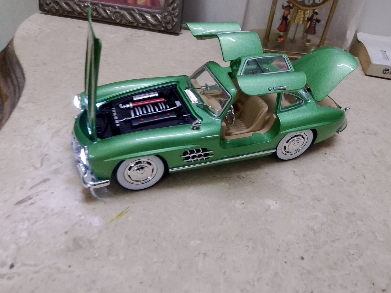 السلام عليكم
سيت 6 قطع سياره مرسيدس باب تنفتح وجنطه وبنيد والستيرن يفتر وتمشي تكويك بالسحب ولايت وصوت هورن للبيع 
تواصل خاص او على الواتس اب ***********
