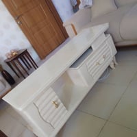 ميز شاشة • يتكبر ويصغر