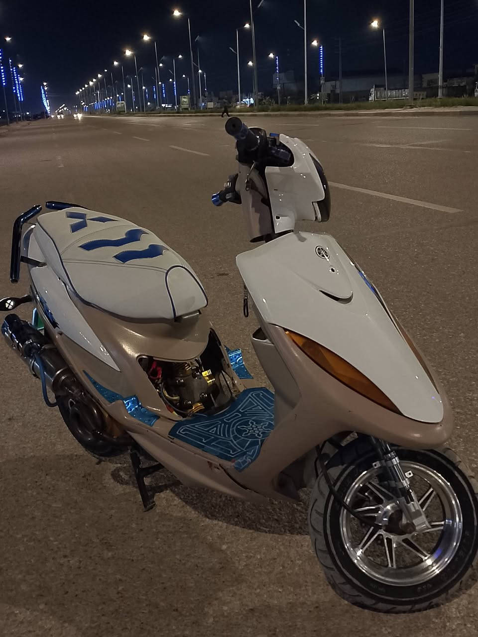 السلام عليكم مستعجل ع بيعتها
شباب ماكس عدله 
نضيفه شوفت عينك الدراجه هيه تسولف
شلعه ومعدل صاروخ وكلشي كدامك واضح
بيها تزويد هواي

ملاحضه..........
مكينه بلاديه كابريتر بلادي
سعرها بلاش بلاش بلاش

الشراي يتصل او يدخلي خاص
مكاني كوت
***********
