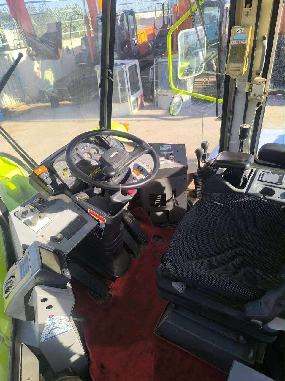 دخول جديد للعراق 🇮🇶 وارد اليابان 🇯🇵 
كاوسكي حجم 70zA دخول جديد لعراق وارد اليابان
محرك ازوزه 6 سلندر سوبر بم ونوزل مكفول كفاله عامه
تخم تاير ثلجي عداد العمل جداا قليل 4000 ساعه
حتئ كتلوكات الشركه وياه شاهد النضافه 
للاستفسار الاتصال على ***********
