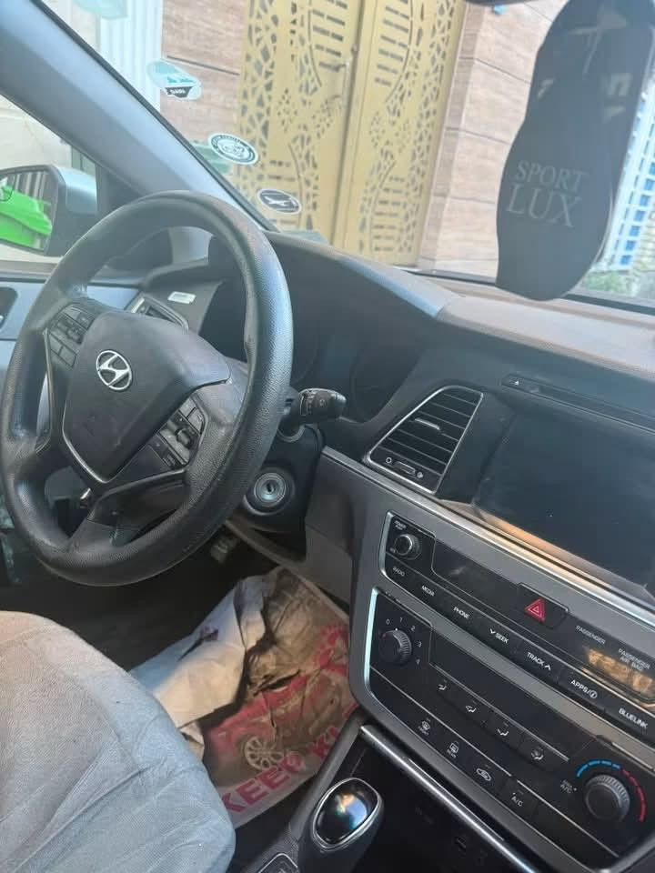سوناتا ٢٠١٧  ابيع حزام سونارهة موجود سعرهة ٩٥ وبيها مجال مكانها بغداد ***********
