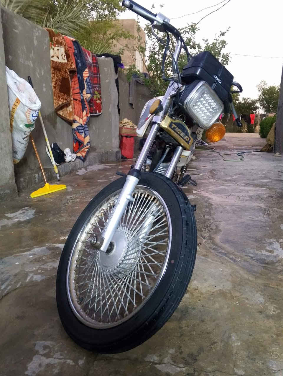 سلام عليكم  دراجه للبيع تايكر كلك كلك كلك مكفوله من صرقه و العشاير الدراجه كهرابياتها كلها شغاله السعر 200 و بيها مجال للشراي مو شراي لا دك ***********
