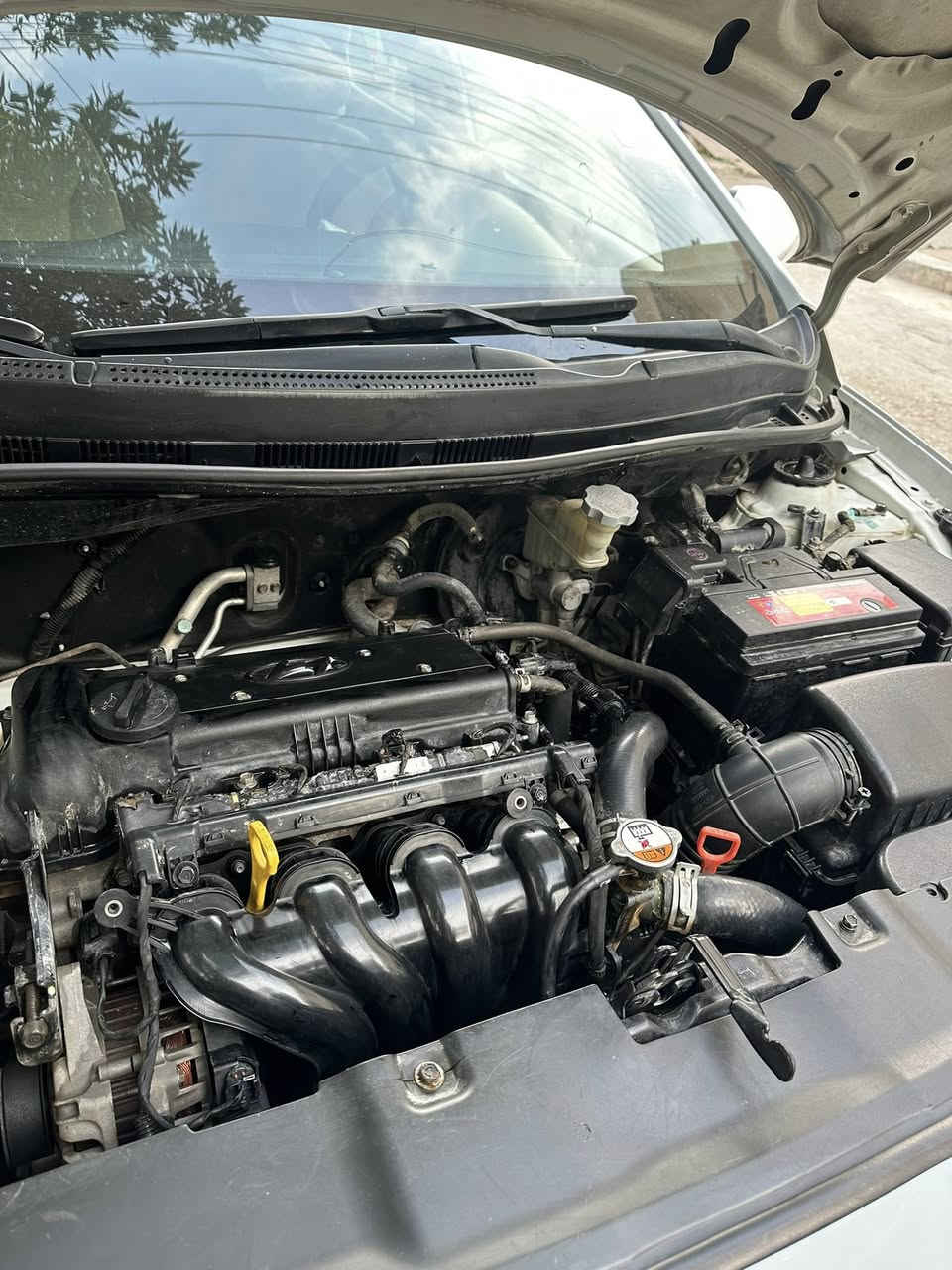 اكسنت ٢٠١٦ خليجي  بيها قطعة وحدة وخسفة بسيطة بلدوسة باقي السيارة كلة كفالة  تخم تاير جديد حدادية صارلها شهر 
كير ومكينة كفالة  السعر ١١٠
مكان السيارة العمارة ***********

***********هذا الرقم فقط واتساب
