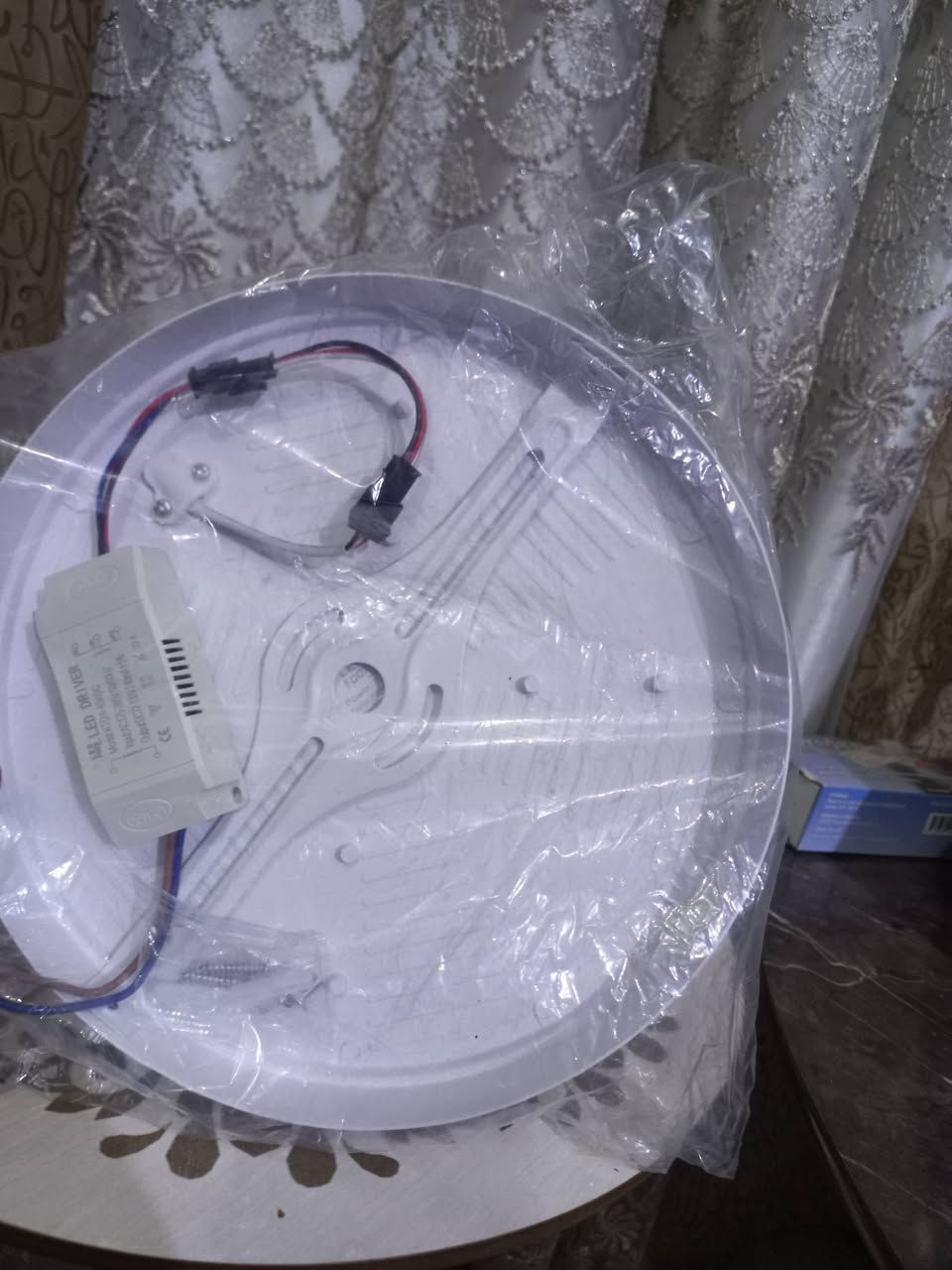 سلام عليكم عندي ١٠٠ كلوب ظاهري للبيع كلهن شلعه وحده
٣ حركات أبيض وشمسي وأصفر
مستعملات قليل جدا وكلهن مع الكارتون
للإستفسار ***********
