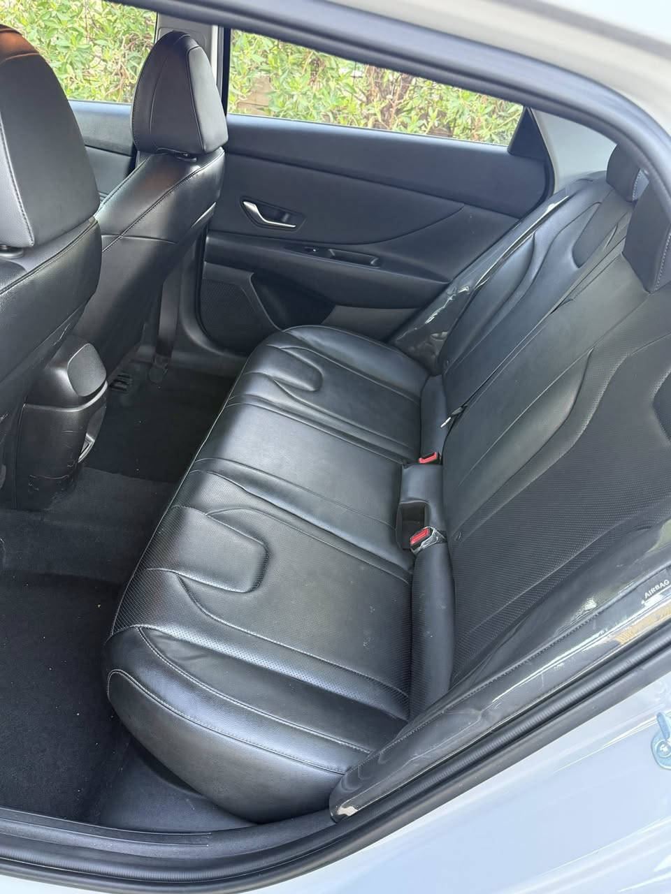 اخوان : السلام عليكم 
الالنترا افانتي هايبرد ( وارد كوري ) دخول جديد على ايدي …… 

موديل 2024 ( السياره رقم بغداد علماً ان السيارة بأسمي ) تحويل ثاني يوم . السيارة ماشية 48 فقط 
مكينة 1.600 ~ هايبرد .
السيارة استخدام شخصي مال بيت 

المواصفات 🔰

الشاشه الجديده ( متصله مع الدشبول ) 
بصمه تشغيل 
 بصمه ابواب 
رادارات محيطيه كل الجهات كاميرا خلفيه 
كشنات تدفئة / تبريد 
نظام خروج عن المسار
لد نهاري + لد ليزري مخفي ( الدشبول ) 
اوتو هولد
اربع وضعيات قيادة 
لايت زنون 3  عدسات 
ترحيب عند القدوم 
كروس سرعه وبقية الامور المعروفه …
صور السونار مرفقه اسفل المنشور 🔻

📍 عنواني / واسط - النعمانية  -

رقم الهاتف : 
‭***********
