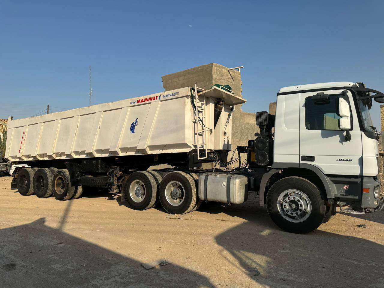 فحل البيع جاهز الشغل 
راس وعربانة بس راس ينباع 
***********
