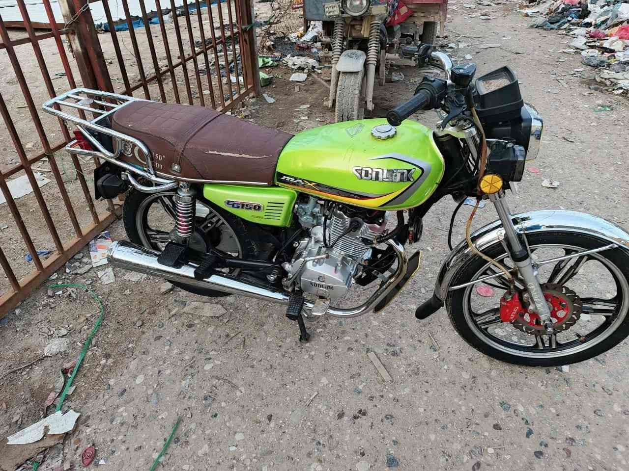 يا الله سلام عليكم دراجه للبيع سيفانه موديل 23   شرط اوراق كامله سونك الاصلي دراجه بعده جديده سلف  كهربائيات كله شغاله مكينه 150 شرط انضف من الصوره اصبانه ما ممدوده عليه   اتصل وبيك خير وتدلل ***********
