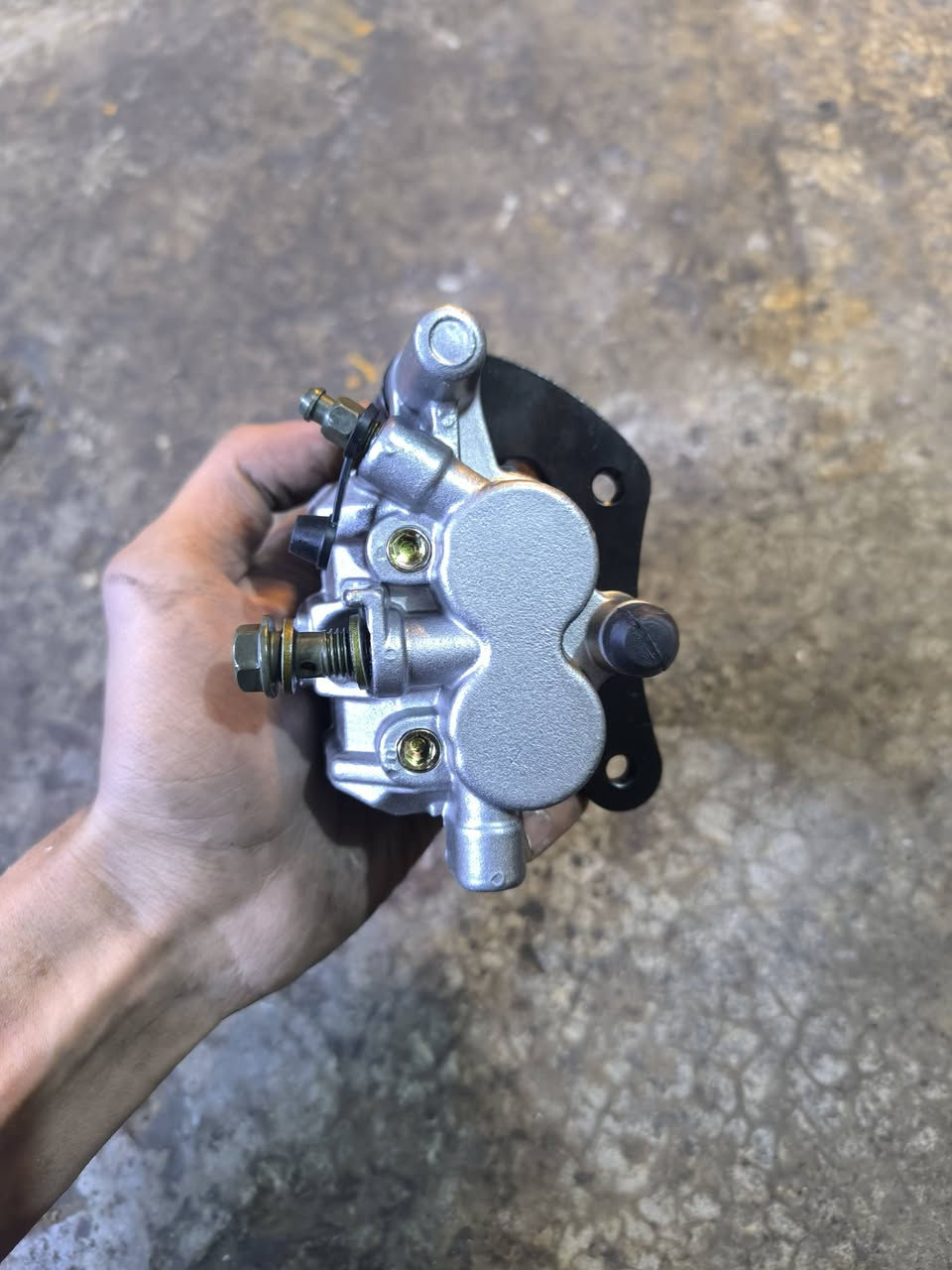 سلام عليكم
توفر لدينا غراض سرفيز جديد
تاير اصلي كوري
وجه دشبول بلاستك اصلي
ستان عدل اصلي
فج وره دبل بستم اصلي 
درع اصلي
دشبول اصلي
فافونه معه صينيه زنجيل اصلي
لاستيكه دوسه النص اصلي
بيم ستان نص اصلي 
اي استفسار
*********** محلات احمد ماهيه
شطيطه شارع الماطورات  🩵🌹
