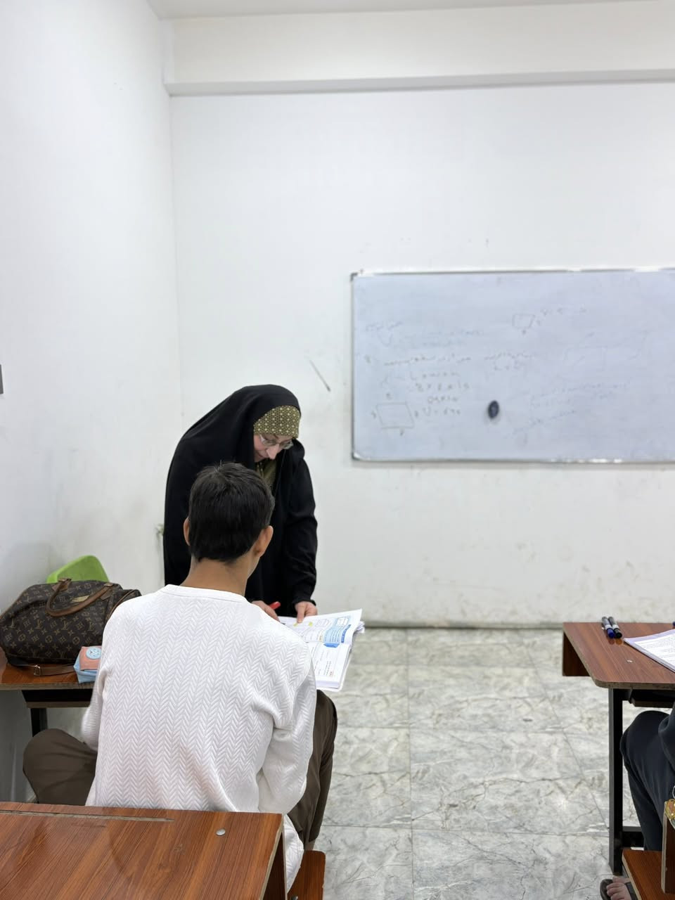 معهد الياسمين 
لكافة دورات التقوية بأنسب الاسعار 
العنوان خاجية شارع ٣٠ مقابل القسيم مجاور القسم البلدي 
***********
