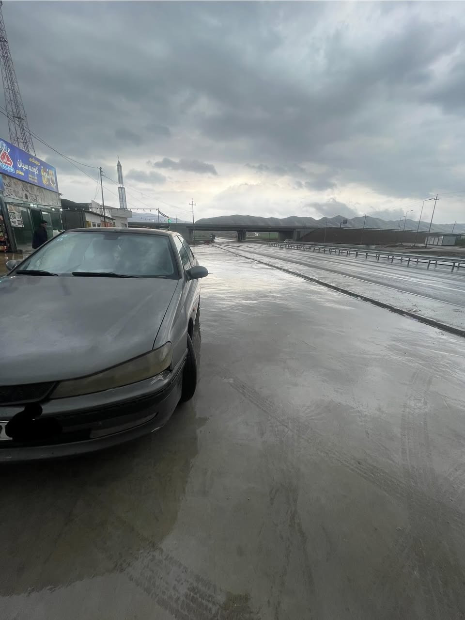 السلام عليكم
بيجو 406 للبيع رقم بغداد ١١
كير ومكينه نضاف سياره رزنه ومابيها اي مشكله
محرك ٢٠٠٠ سياره اقتصاديه ومابيها مصرف بانزين 
لاصرف ولانفخ 
صبغ حزام جماليه وبيها ضربه بل صندوك قبل يومين صارت تصليحها بارد فقط بدون صبغ 
كيجات كهربائياتها كلها شغاله ومابيها مشكله 
سعر ٤٧ 
مكاني اربيل 
*********** موجود واتساب
