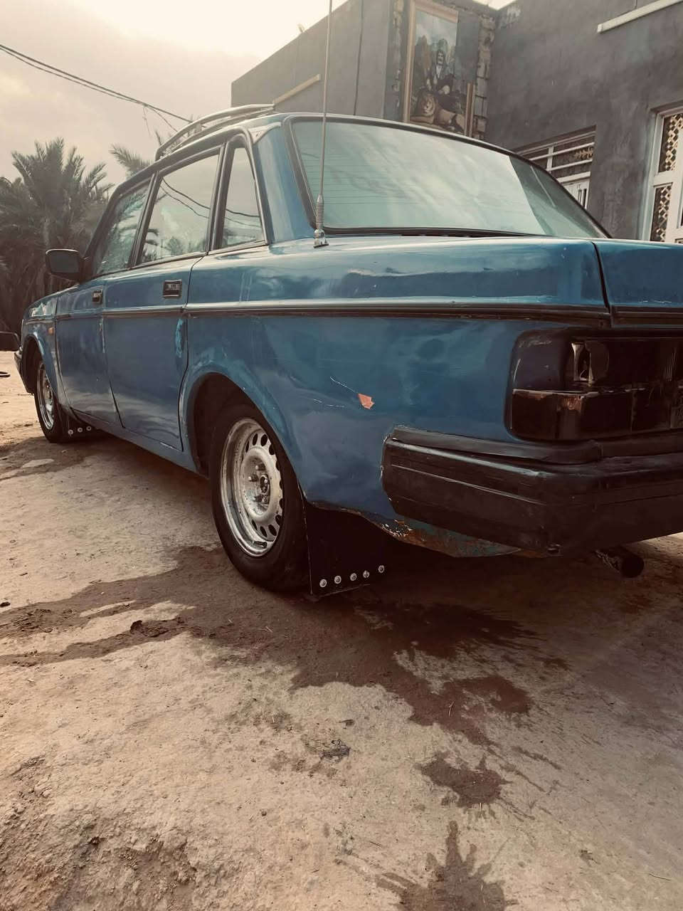 السلام عليكم
سيارة فالفو للبيع 
گير ومكينه ونجي موديل 82
السعر 25وبيها مجال 
للاتصال ***********
