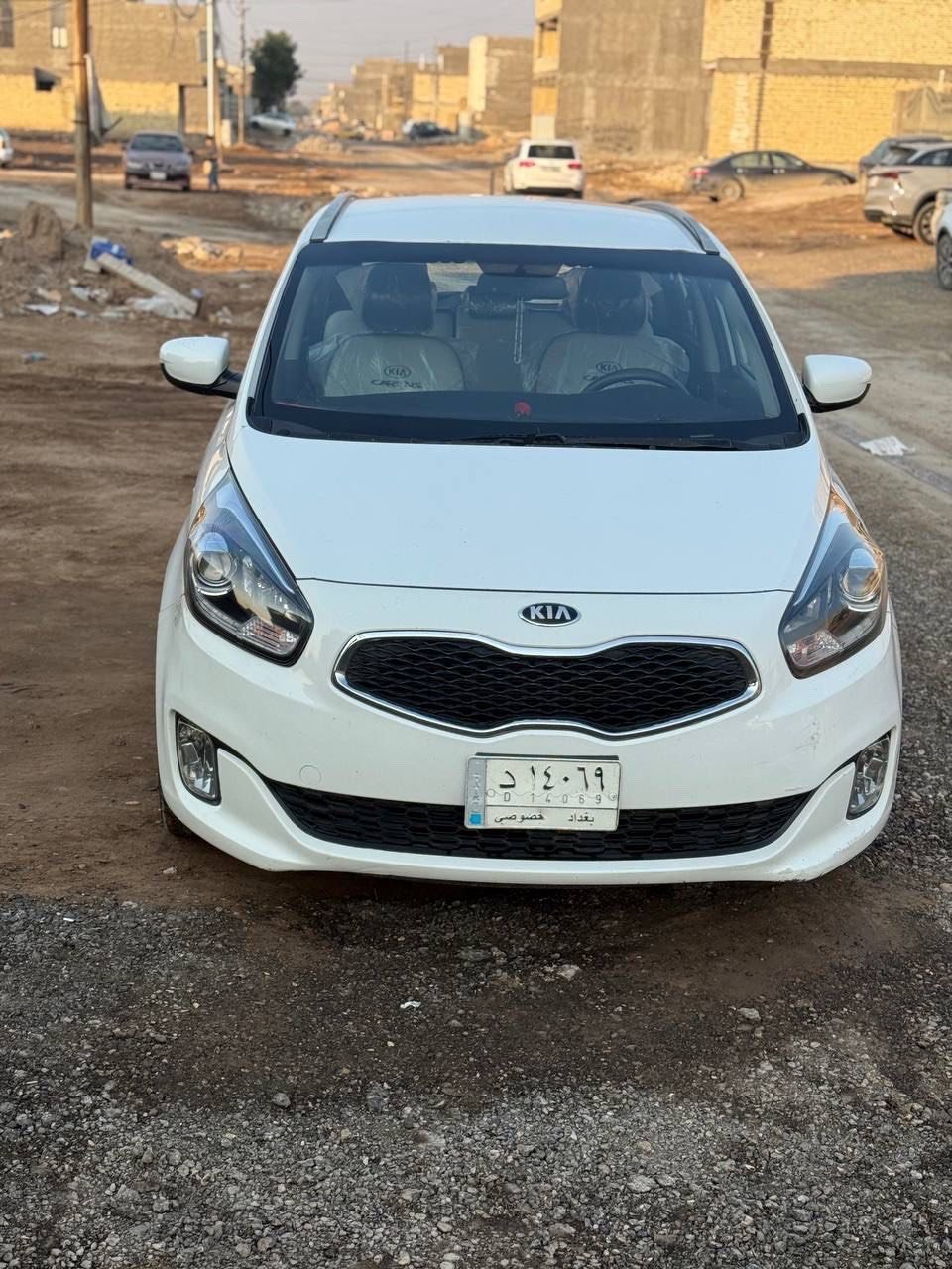 كيا كارنز / 2016 خليجي 
رقم بغداد 
مكينة 2000 دوش 
كشنات جلد 
‎3 انظمة قيادة 
‎7 راكب 
بيها بارد بلجاملغ الايمن والباقي مكفول ع سونار 
سيارة جاهزة مال جناي 
سونار مرفوق بلصور 
سعر (145) 
عنوان : بغداد - الدورة 