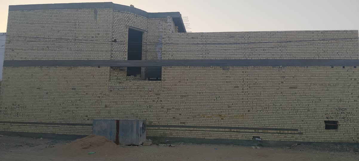 السلام عليكم هيل للبيع 157 متر السكنية  شارع عشرين ركن السعر 85 مليون بيه مجال للاتصال ***********
