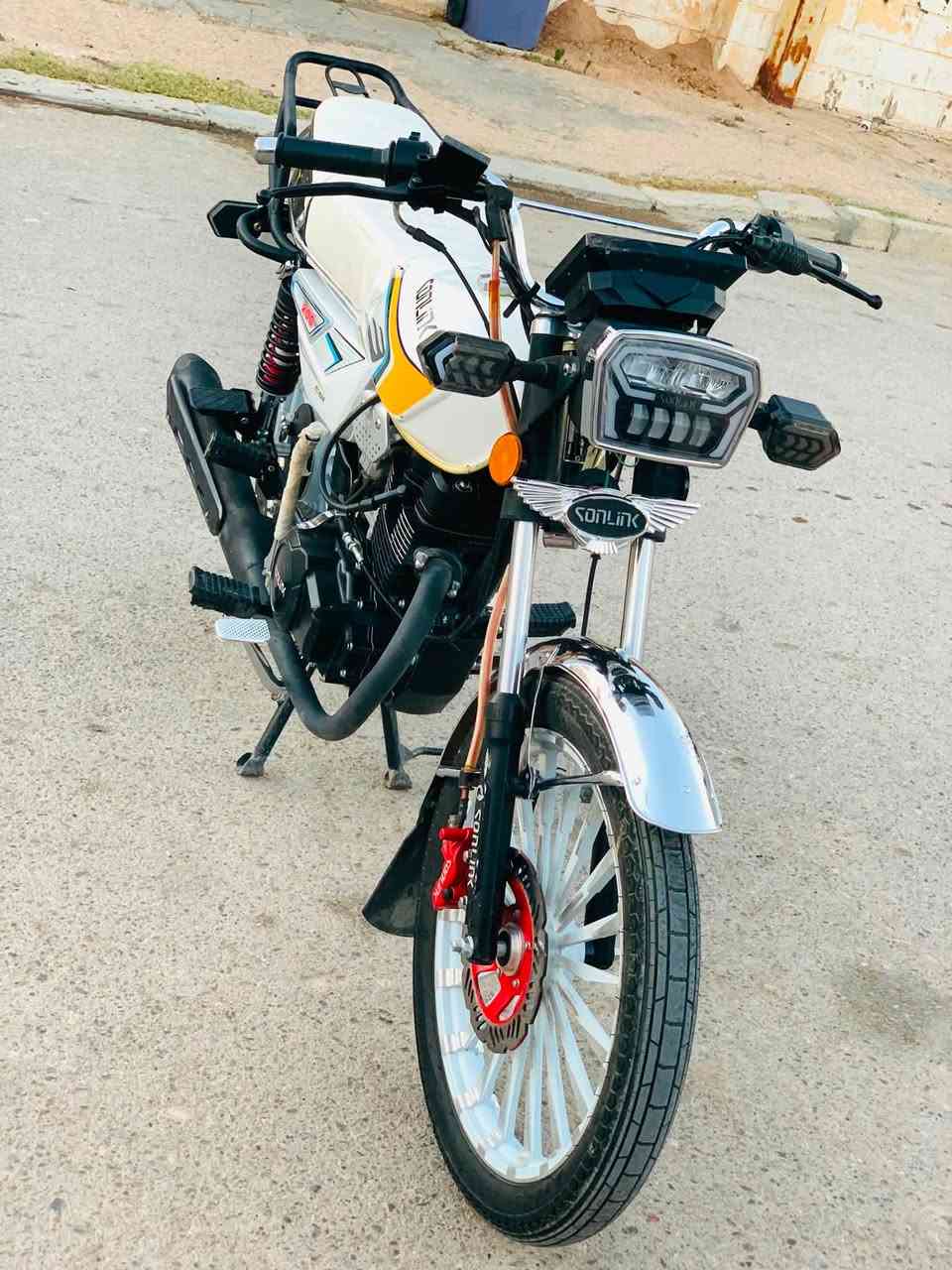 ادمن حب سلام عليكم
للبيع سونك 25محرك200زنجيل
سعر 900بي مجال
مكان العبيدي 
استفسار عل رقم
هاتف 📞 ***********
