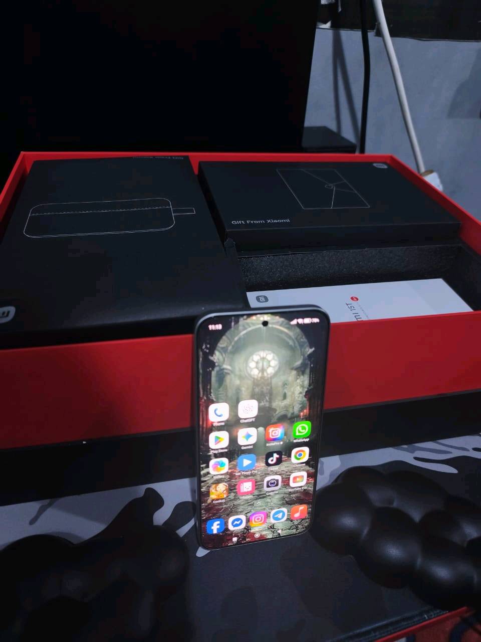 Infinix Watch S3 Plus
الشاشة AMOLED قياس 2.13 إنج
مقاومة ماء وغبار IP68
بطارية تدوم لعدة أيام
قياس نبض القلب والأوكسجين وتتبع النوم
أوضاع رياضية متعددة وإشعارات ومكالمات عبر البلوتوث
مواصفات هاتف Xiaomi 15T ويا بوكس الهدايا من شاومي جنطة ايد ودفتر ملاحظات وساعةة بطاريةة 100 عدد دورات الشحن 42 مستدم شهر الجهاز انفنكس
الشاشة 6.83 إنج AMOLED بدقة FHD+ وتردد 120Hz
المعالج MediaTek Dimensity 8400 Ultra
الرام 12GB 
الذاكرة الداخلية 512GB
الكاميرات الخلفية 50MP رئيسية 50MP تليفوتو 12MP واسعة
الكاميرا الأمامية 32MP
البطارية 5500mAh مع شحن سريع 67W
النظام Android 16 مع3 HyperOS
يدعم 5G بصمة تحت الشاشة سماعات ستيريو NFC ومقاومة ماء وغبار IP68