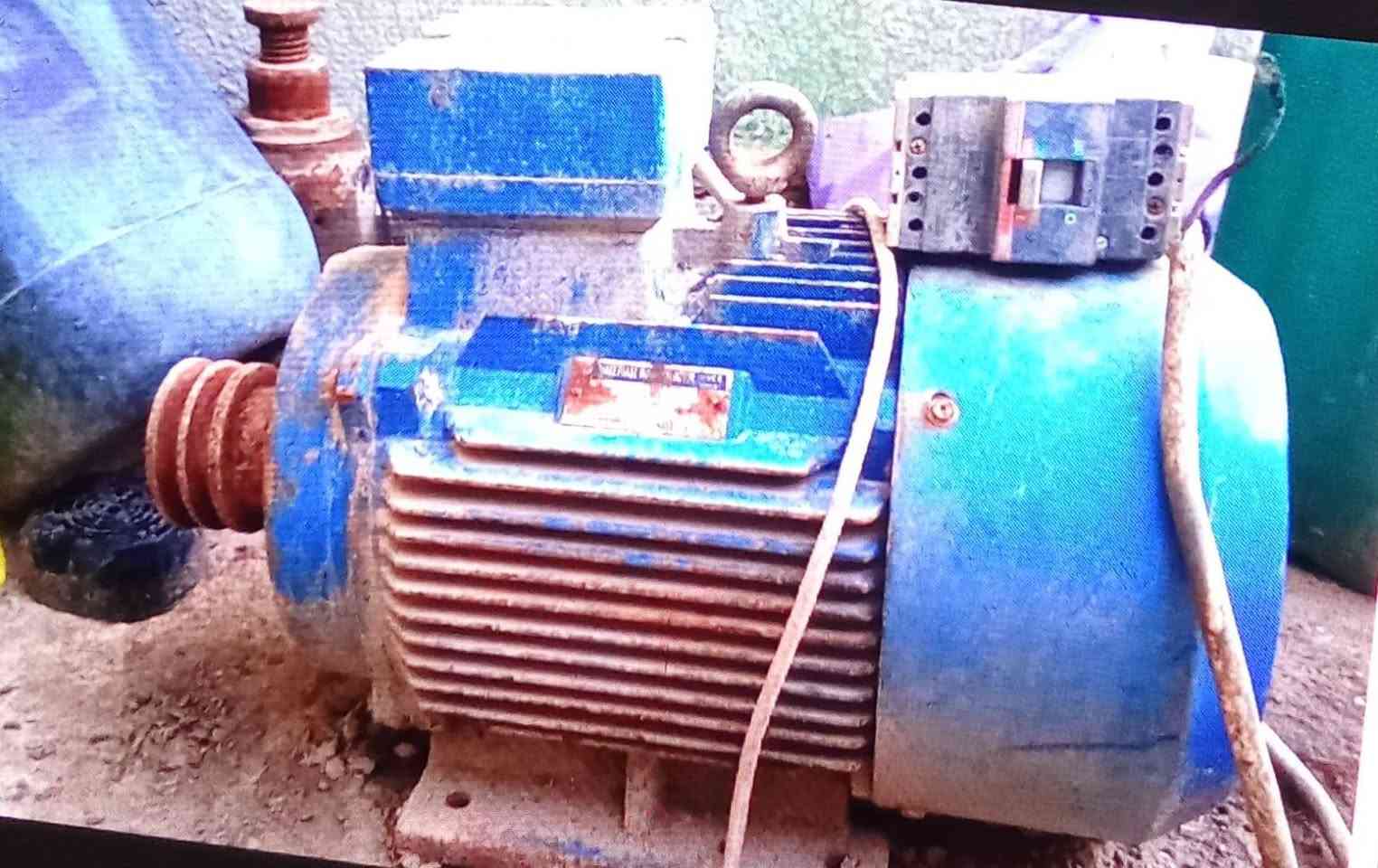 اسلام عليكم اخوان هاي كمبريسر للبيع شغال الي يفيده يخابرني ***********
