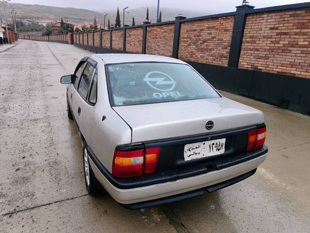 ئۆپڵ ڤیکترا ١٩٩٠
ئاڕم پلاسیک سلێمانی 
ئاڕم ئەوەلیات موس بڕاوە بەشەرت 
مەکینە 16 قایش پان ئەوروپی ببەشەرت بێ دوکەڵ بێ بوخار بێ سەوت کێشو هەڵمەتئکی زۆر تایبەتیهەیە گێڕعادی و کلاج و پاوەر وەک بیلاد نەرمە چوار تایەو ویل کەپی تازەی لەژێرە کامل تاقم پێشو دوای تازە داگیراوە چرکەی تیانیە تەجیل و مکەبەرەی تایبەتە و گەرمیو بەرزو نزم و زینۆن چواری و فڵچەی مەزبوتە دەعمو لێدراوی قورسی نیە دواو پێشی کەپسە 
کامل کورە کراوەو کاڵبونەوەو چاڵو چۆڵ یتیانیە بەرگە کوشن و سوکان ناوەو دەرەوەی دینارێ مەسرەفی تیابوو دوای ترای بیبڕە سەیارەکە زۆر بێ مەسرەفو جوان لۆکە تالێی نەخوڕی نازانی سعری زۆۆۆر گونجاوە 27 گەڵاو کەمێک معامەلە شوێن بازیان 
***********
*********** السليمانية, العراق
